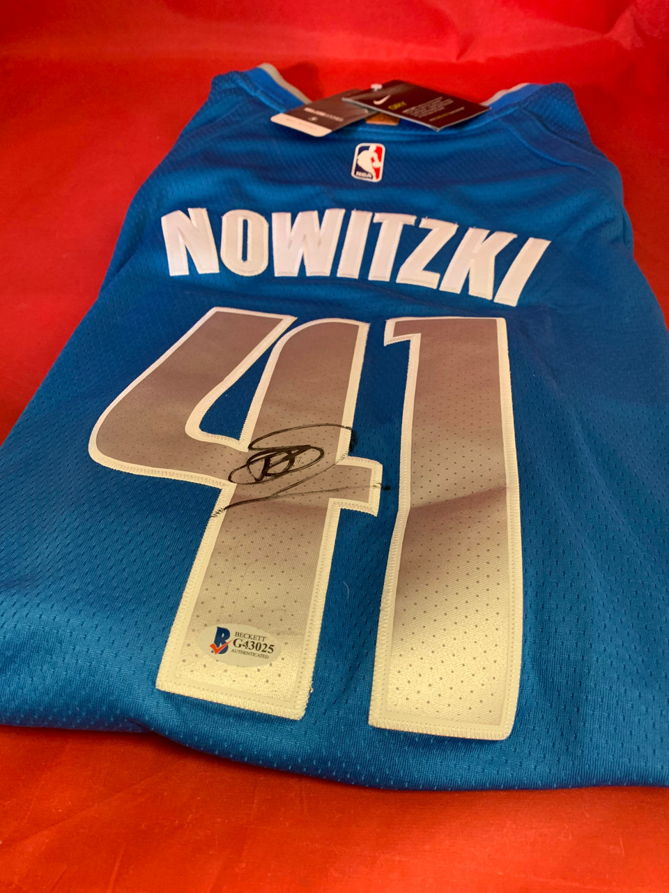 dirk nowitzki autographed jersey