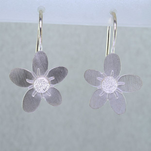 Sweet and simple daisy earrings in Sterling Silver, hanging on wires. Perfect for a first pair of earrings. Measure 1 inch long.

Handmade in Istanbul, Turkey.