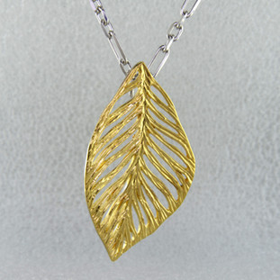Everyday casual, or evening chic, you can't go wrong with this gold plated Sterling Silver leaf pendant. Includes the Sterling Silver 1.6mm snake chain, 18 inches long. The pendant measures 2 inches long.

Hand-crafted in Northern Spain. 