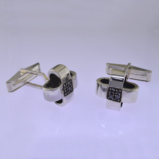 Black diamond cuff links for the sophistcated man. Handcrafted in solid Sterling Silver, with contrasting black diamonds for a modern feel. Measures 5/8" long and 5/8" wide.

by David Heston of San Rafael, California.