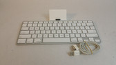 Apple A1359 iPad Keyboard Dock for 30-Pin for iPod iPad 1 & 2 w/ Cable