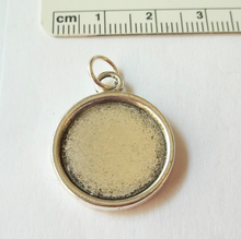 Silver PEWTER Round 21 mm Photo Picture Frame Pendant Charm