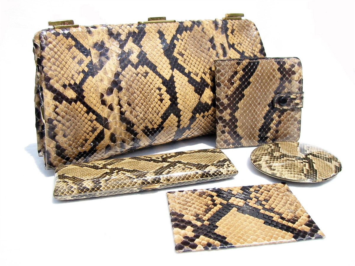 Fantastic 1940's Clutch Bags and Where to Find Them  Vintage handbags,  Purses and handbags, 1940s fashion