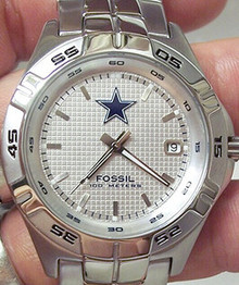 Dallas Cowboys Fossil Watch. Mens Three hand Date Wristwatch NFL1047