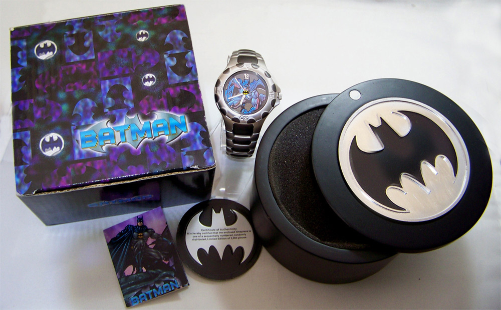 Fossil Batman Watch Colorized Mens Wristwatch Set with Case Fossil Batman Watch Colorized Mens Wristwatch Set with Case