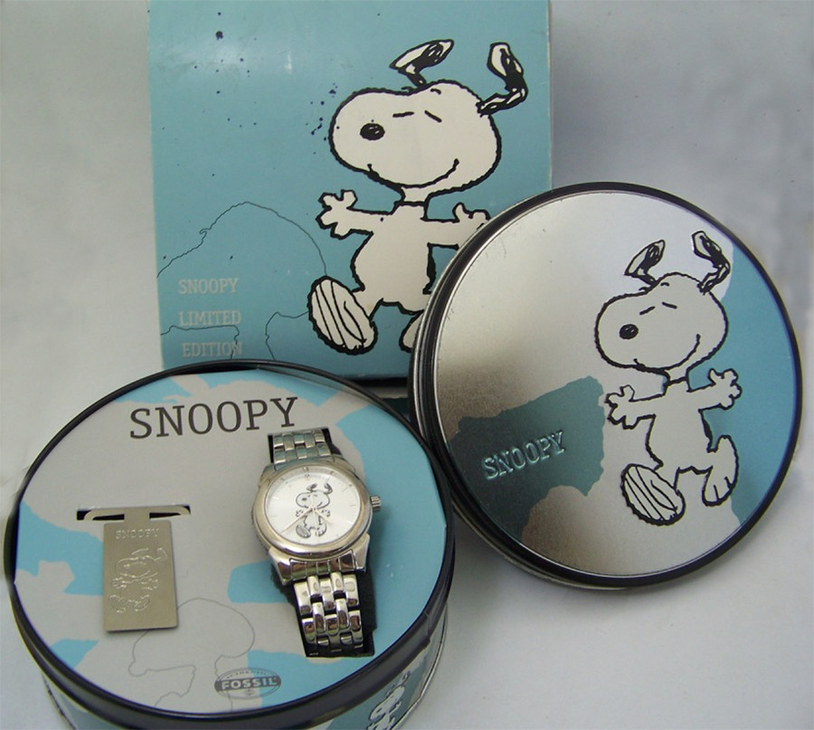 Fossil Snoopy Watch Peanuts Wristwatch Set inTin with Book Mark Li1699