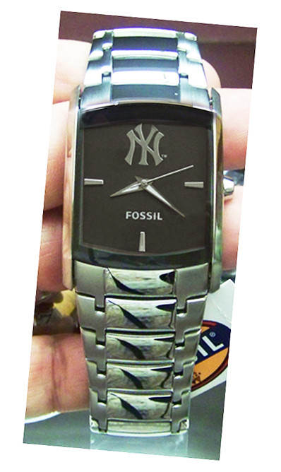 New York Yankees Fossil Watch Men display picture 3