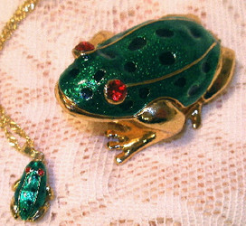 Bejeweled Whimsical Green Frog Enamel & Austrian Crystal Trinket Box