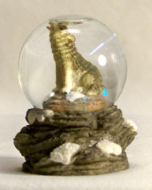 MINI GLITTER GLOBE WOLF HOWLING 
MEASURES 2" X 1 7/8" X 2 5/8"
 RESIN WOOD CARVED LOOK ONLY THREE LEFT