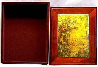 ART DESIGNS BY JOSEPHINE WALL A POPULAR ENGLISH FANTASY ARTIST.			
THIS JEWELRY BOX CAN BE USED IN SEVERAL DIFFERENT WAYS.
THE LID CAN BE USED PICTURE UP OR WORDS UP OR CAN BE HUNG ON THE WALL,USING THE EYELETS PROVIDED			
THE CASE ITSELF IS FELT LINED  AND WITH LID 
MEASURES 8 5/8" X 6 13/16" X 3 1/2"