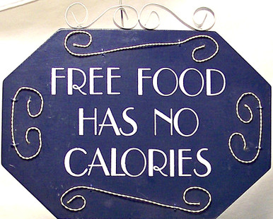 WOOD, METAL & WIRE SMALL SIGN - FREE FOOD HAS NO CALORIES MEASURES 7 1/2" X 3/8" X 6"