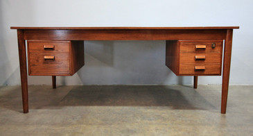 Scandavian Mid-Century Modern Teak Desk, by Borge Mogensen for Soborg Mobler
