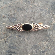 Celtic 9ct gold brooch with oval Whitby Jet stone