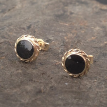 Round rope edge Whitby Jet 9ct gold stud earrings