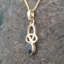 Small 9ct gold Celtic loop pendant with oval Whitby Jet stone
