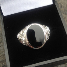 Gents large 925 silver finely carved signet ring with oval Jet stone