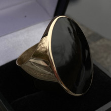 Contemporary 9ct gold Whitby Jet oval statement ring