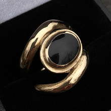 Large 9ct gold Whitby Jet oval ring with open shank