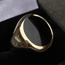 Large 9ct yellow gold smooth oval signet ring with Whitby Jet