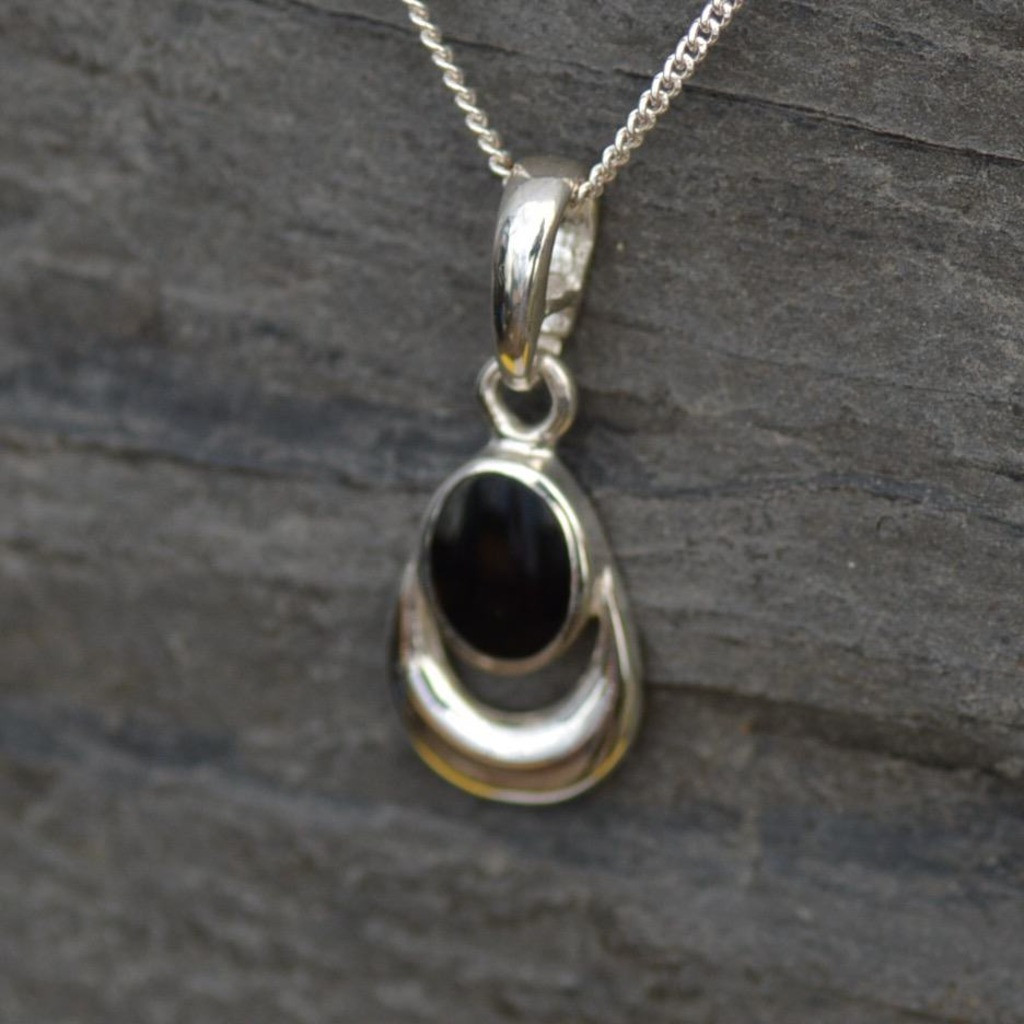 Whitby Jet Horseshoe Pendant 023CP Aurora Jet