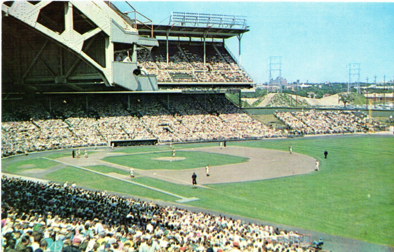 Milwaukee County Stadium (578-810) - Stadium Postcards