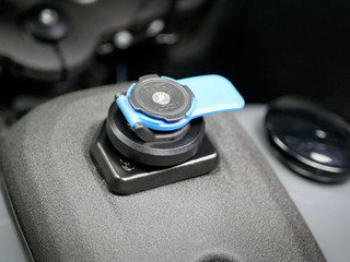 Quad Lock Phone Mount w/ Dampener -Satin Black | #31000-2215