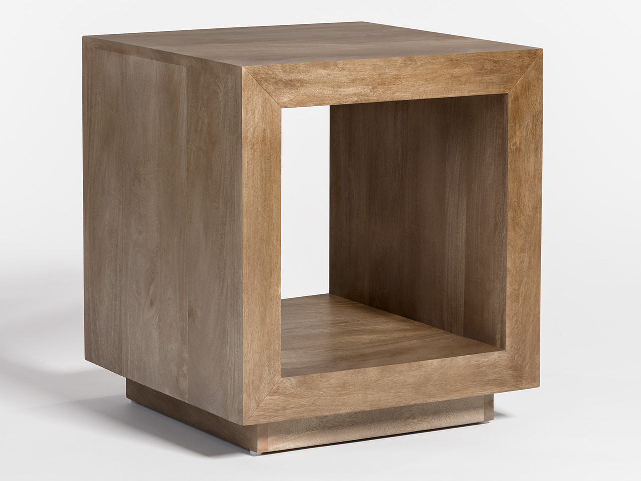 Alder & Tweed Chicago End Table Country Willow