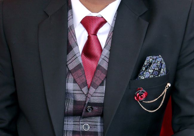 red houndstooth Half Windsor knot tie
