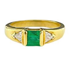 18K Yellow Gold - 0.67ct - Emerald and Trillion Cut Diamond Three Stone Ring 