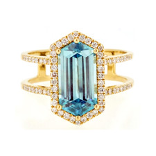 18K Yellow Gold - 3.50ct - Hexagon Cut Blue Zircon & Diamond Split Shank Fashion Ring(0.24ct)