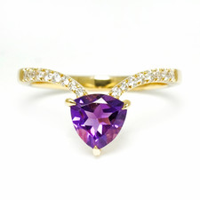 18K Yellow Gold - Trillion Amethyst Chevron Diamond Fashion Ring (0.14ct)