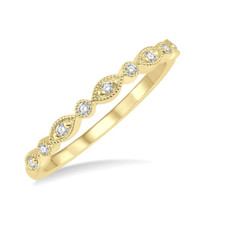14K Yellow Gold - 0.10ct - Round Diamond Vintage Scalloped Stackable Band