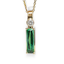 14K Yellow Gold - 2.50ct - Elongated Green Tourmaline & Bezel Diamond Pendant & Chain 