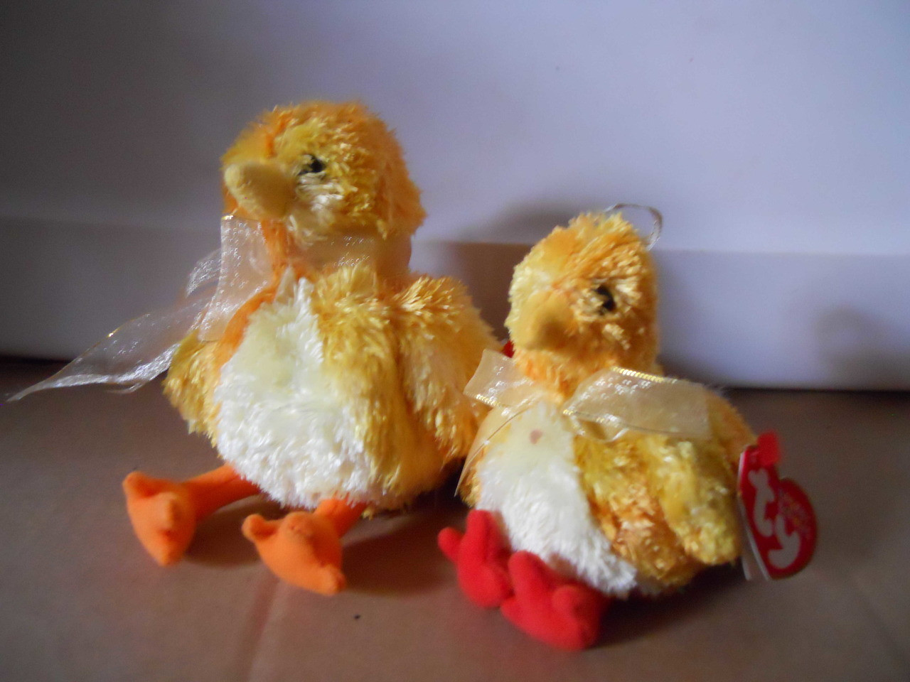 TY Beanie Babies CHICKIE & Basket CHICKIE 2001 2002 mwmt DECADESGONEB4