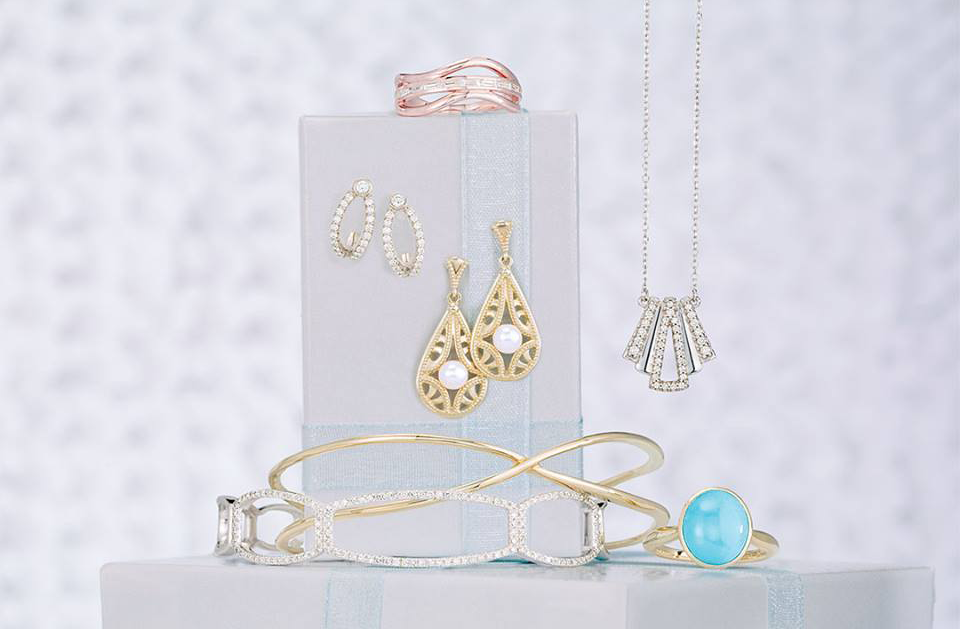 diamonds-jewelry-gifts-diamond-earrings-wedding-accessories.png