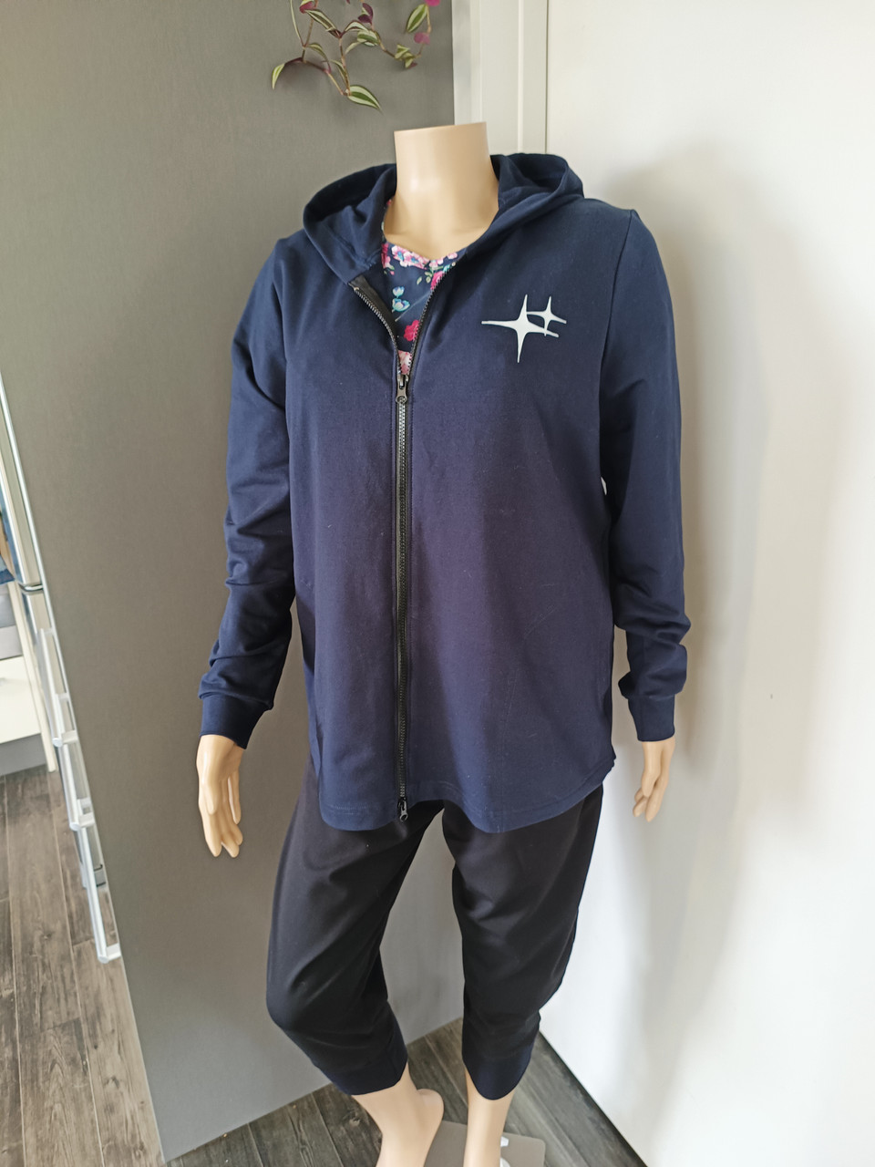 SHAPED HEM LAYER WITH HOOD LADY STARDUST