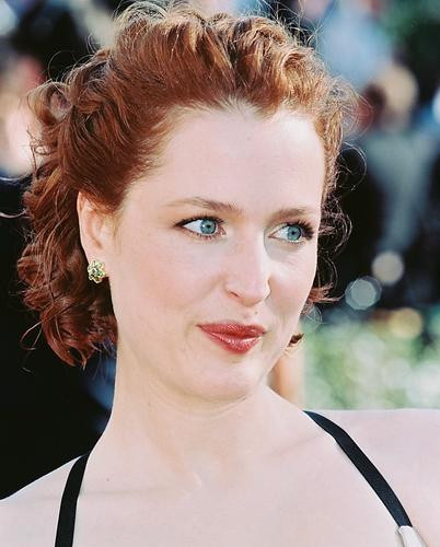 This is an image of 239094 Gillian Anderson Photograph & Poster