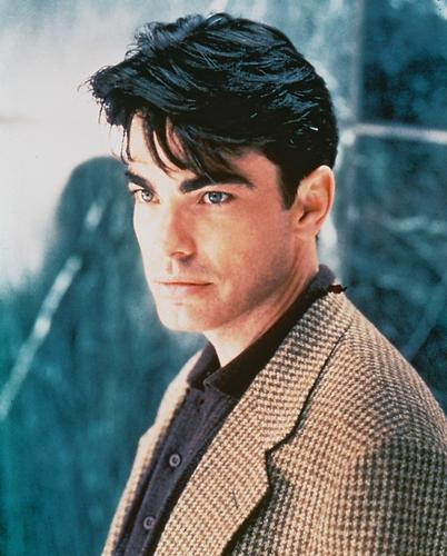 This is an image of 229020 Peter Gallagher Photograph & Poster