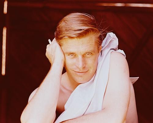 This is an image of 238102 George Peppard Photograph & Poster