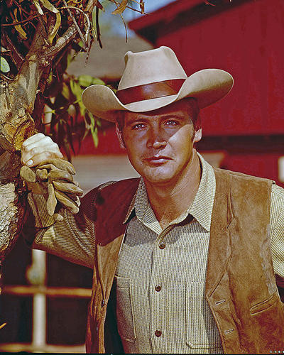 This is an image of 280639 Lee Majors Photograph & Poster