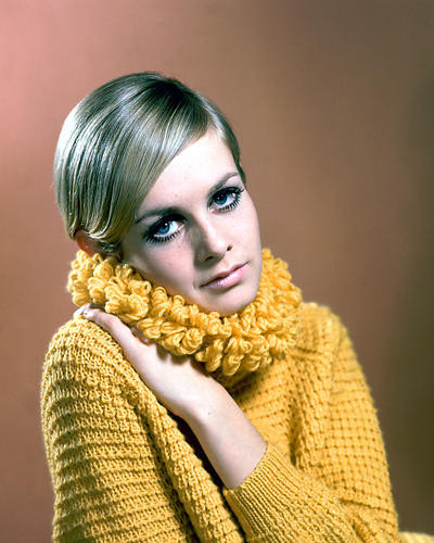 This is an image of 276070 Twiggy Photograph & Poster
