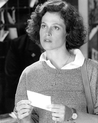 This is an image of Photograph & Poster of Sigourney Weaver 195048