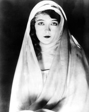 This is an image of Photograph & Poster of Lillian Gish 194832