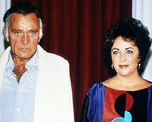 This is an image of Photograph & Poster of Elizabeth Taylor and Richard Burton 284818