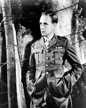This is an image of Photograph & Poster of Leslie Howard 195405