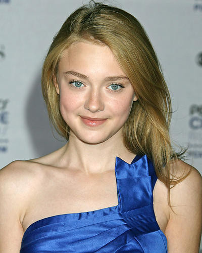 This is an image of Photograph & Poster of Dakota Fanning 285173