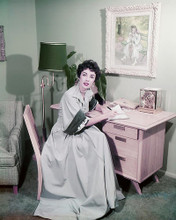 This is an image of Photograph & Poster of Elizabeth Taylor 285369