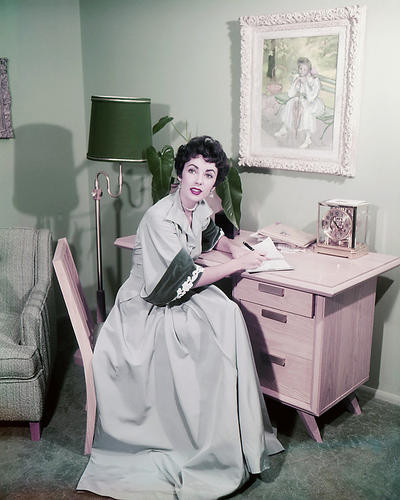 This is an image of Photograph & Poster of Elizabeth Taylor 285369