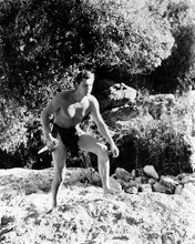 This is an image of Photograph & Poster of Johnny Weissmuller 199332