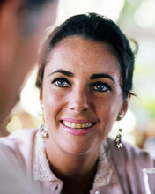 This is an image of Photograph & Poster of Elizabeth Taylor 291146
